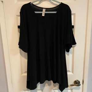 Women's Black Short-Sleeve Tunic Top - Relaxed Scoop Neck